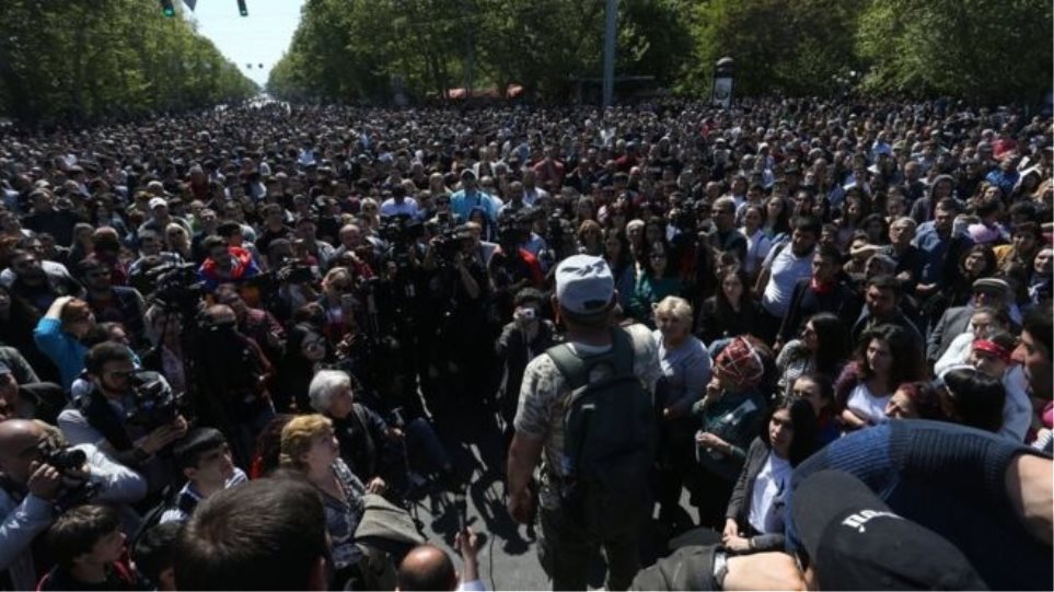 Αρμενία: Χιλιάδες διαδηλωτές στους δρόμους του Ερεβάν κατά της κυβέρνησης