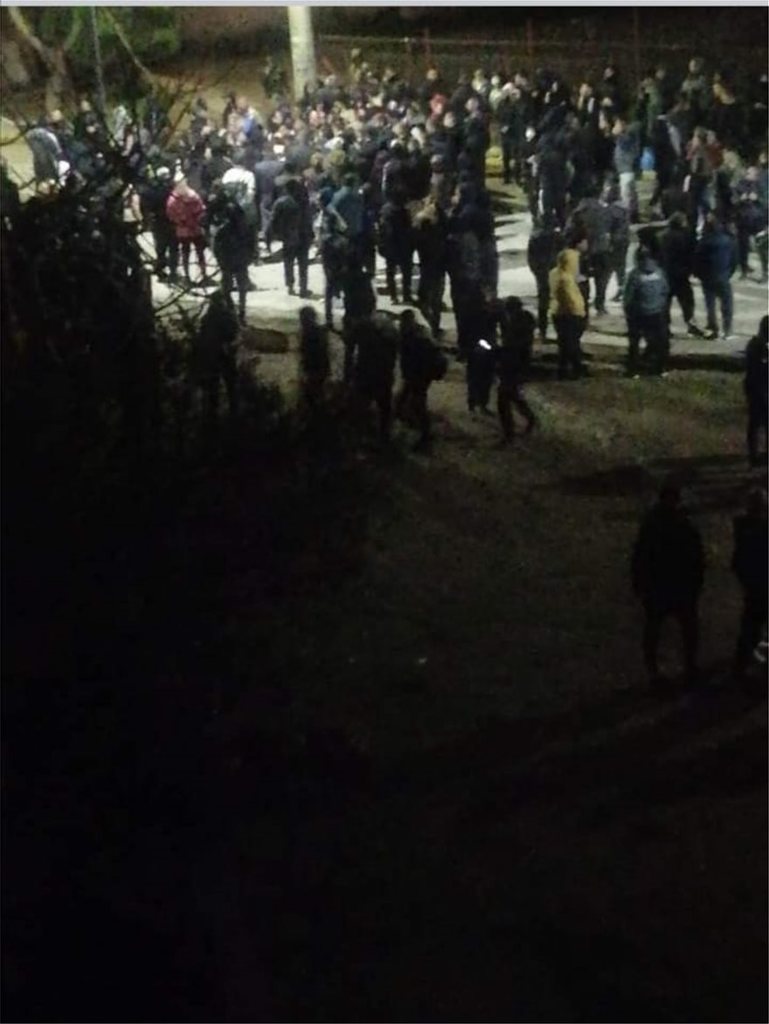 Ανέβηκε πάλι το θερμόμετρο στον Ασπρόπυργο: Νέες διαμαρτυρίες για το καθολικό lockdown (Φωτογραφίες)
