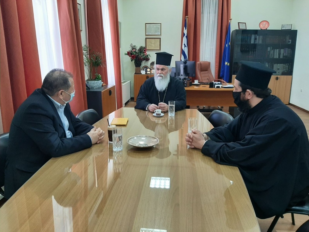 Επίσκεψη Μητροπολίτη Ιερωνύμου στον Δήμαρχο Αιγιαλείας... χωρίς μάσκα! "Δεν έβαλε μυαλό" από τον κορονοϊό