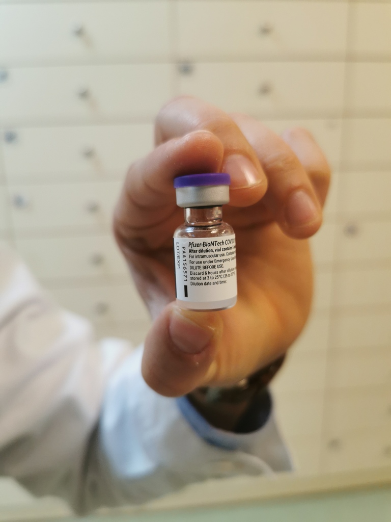 ΔΕΙΤΕ ΦΩΤΟ: ‘Εφθασε η πρώτη δόση των εμβολίων στο ΟΛΥΜΠΙΟΝ!