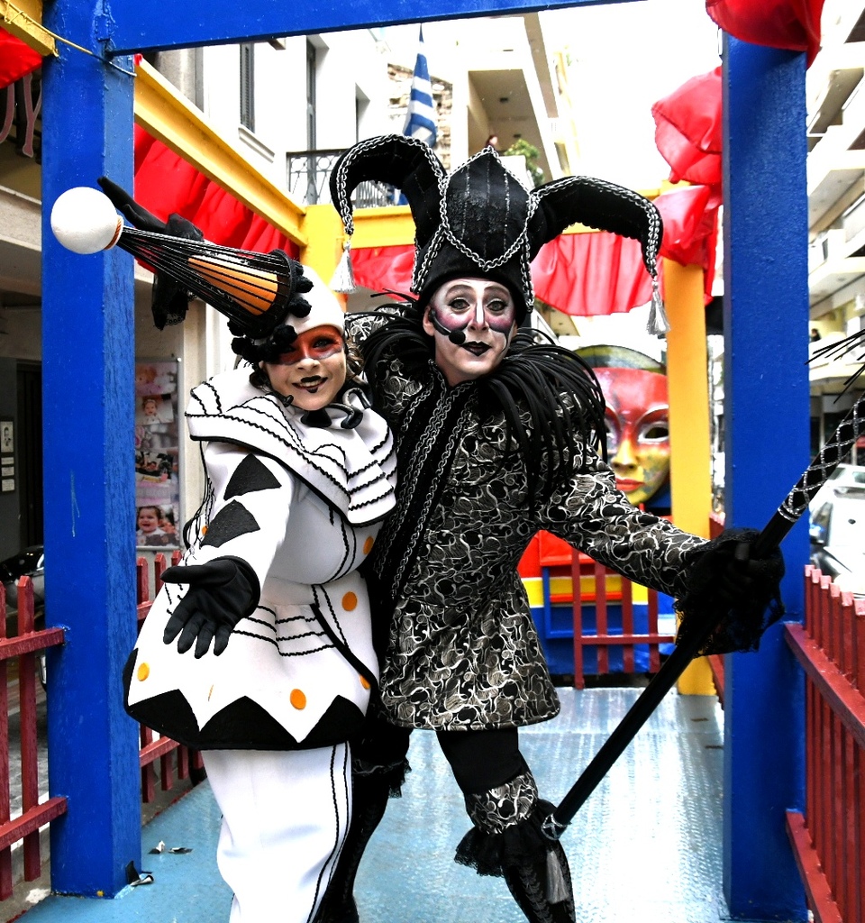 ΠΑΤΡΑ - ΔΕΙΤΕ ΠΟΛΛΕΣ ΦΩΤΟ: Οι δύο τελάληδες.... μας βάζουν στο καρναβαλικό κλίμα