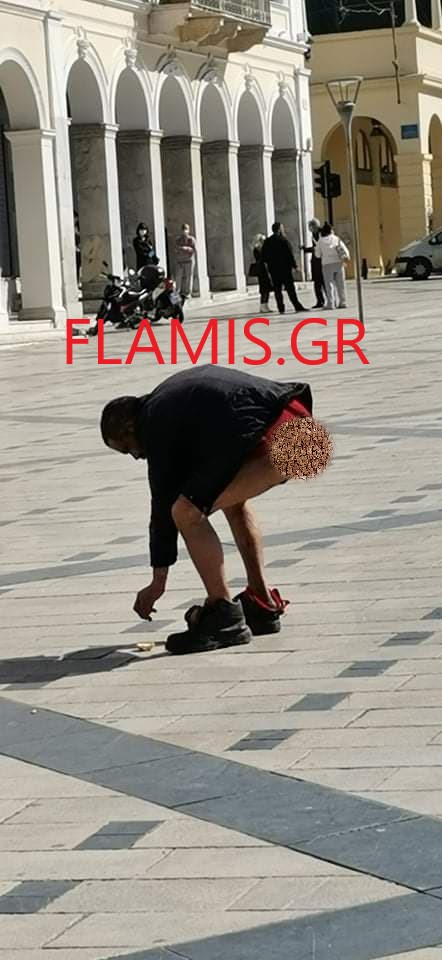 ΠΑΤΡΑ: Εμεινε γυμνός στην Πλατεία Γεωργίου - Φορούσε μόνο τη μάσκα του - ΦΩΤΟ
