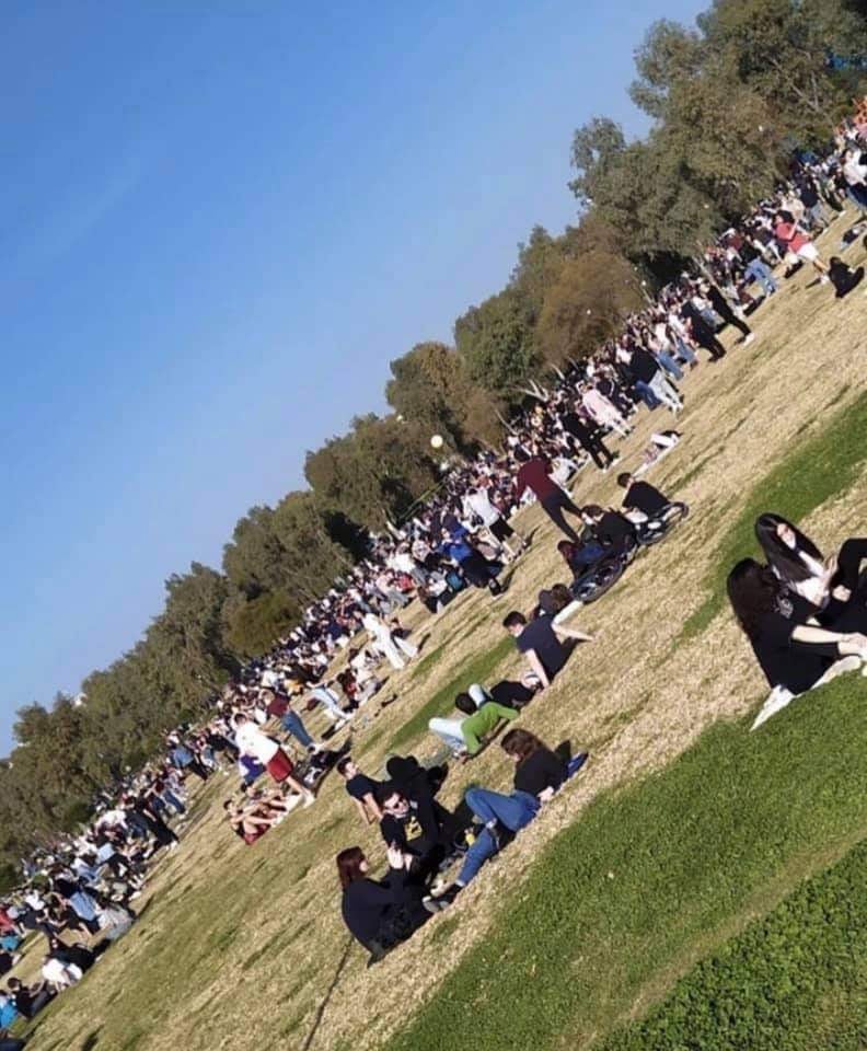 ΠΑΤΡΑ - ΔΕΙΤΕ ΦΩΤΟ: Της κακομοίρας χθες στο Νότιο Πάρκο - Ο ένας... πάνω στον άλλον