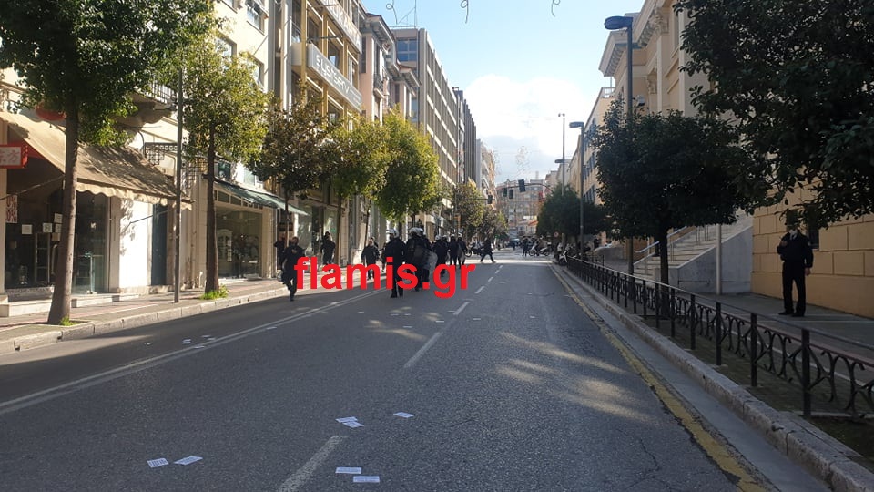 ΠΑΤΡΑ: ΔΕΙΤΕ ΦΩΤΟ - Έκλεισε η οδός Γούναρη