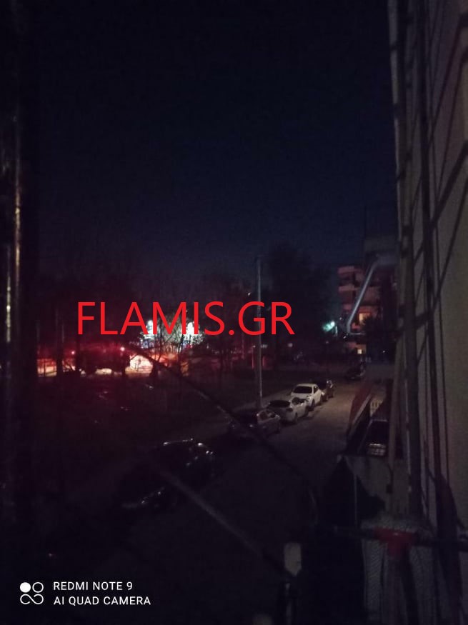 ΠΑΤΡΑ - ΤΩΡΑ: Εκρηξη και φωτιά σε κολόνα! Στο σκοτάδι μεγάλη περιοχή της πόλης -ΒΙΝΤΕΟ