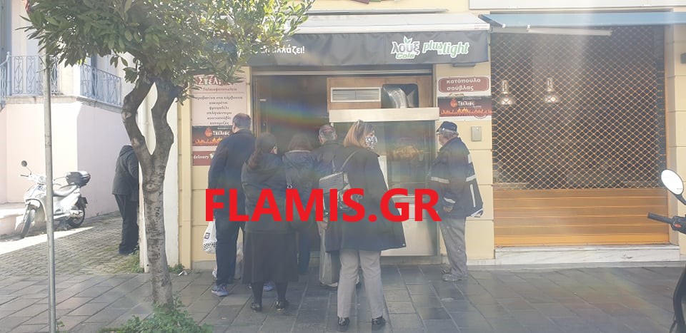 ΠΑΤΡΑ: Ουρές για "τσίκνα" σε πολλά καταστήματα - ΔΕΙΤΕ ΦΩΤΟ