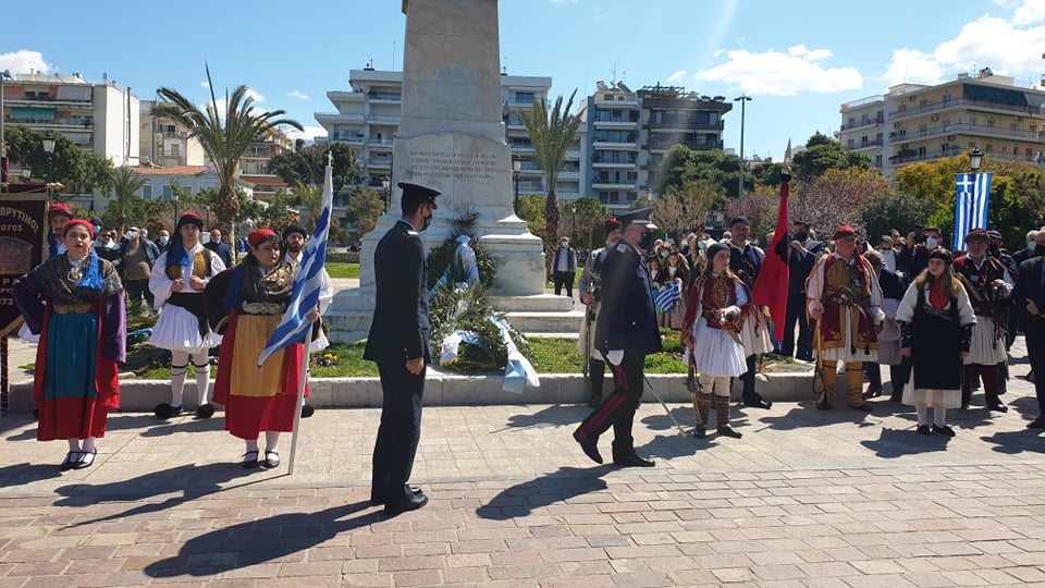 ΔΕΙΤΕ ΠΟΛΛΕΣ ΦΩΤΟ: Η Πάτρα τίμησε τον αγώνα του Εθνους μπροστά από τον ανδριάντα του Παλαιών Πατρών Γερμανού