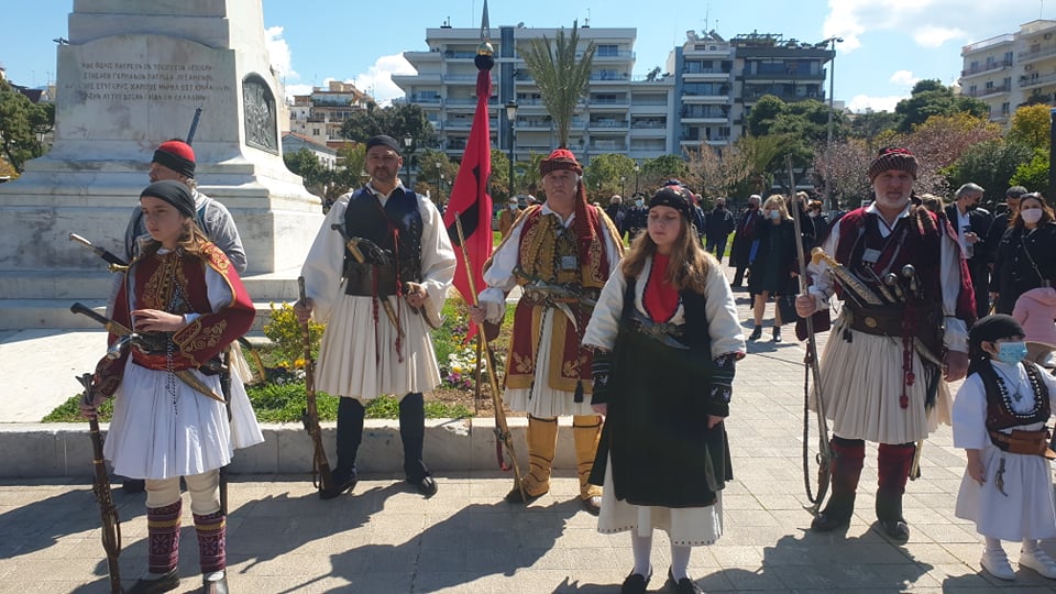 ΔΕΙΤΕ ΠΟΛΛΕΣ ΦΩΤΟ: Η Πάτρα τίμησε τον αγώνα του Εθνους μπροστά από τον ανδριάντα του Παλαιών Πατρών Γερμανού