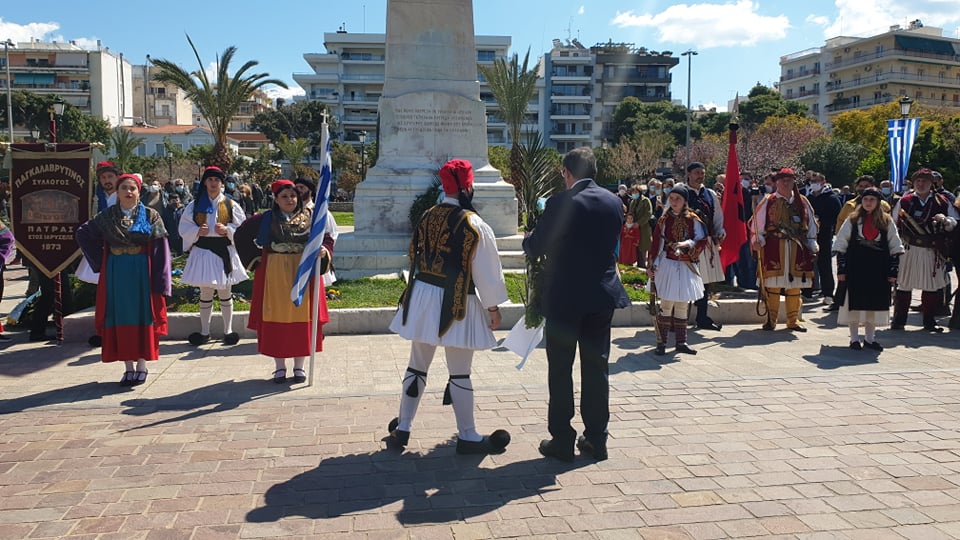 ΔΕΙΤΕ ΠΟΛΛΕΣ ΦΩΤΟ: Η Πάτρα τίμησε τον αγώνα του Εθνους μπροστά από τον ανδριάντα του Παλαιών Πατρών Γερμανού