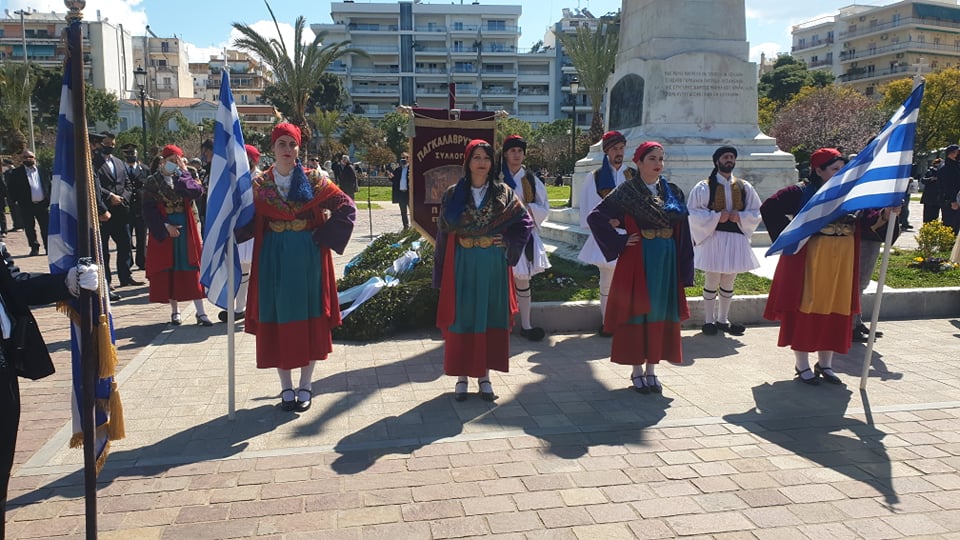 ΔΕΙΤΕ ΠΟΛΛΕΣ ΦΩΤΟ: Η Πάτρα τίμησε τον αγώνα του Εθνους μπροστά από τον ανδριάντα του Παλαιών Πατρών Γερμανού