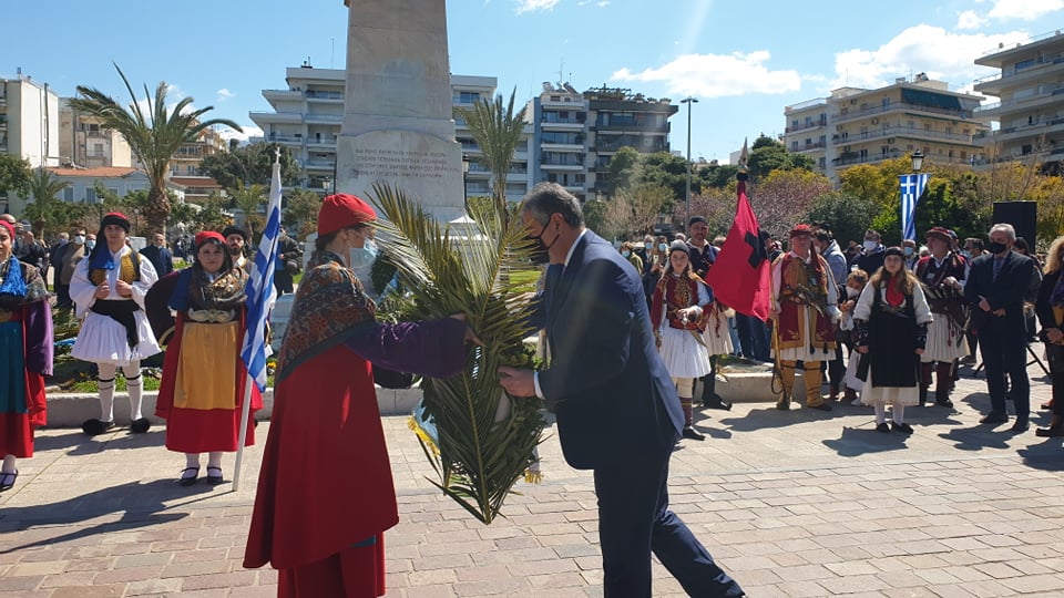 ΔΕΙΤΕ ΠΟΛΛΕΣ ΦΩΤΟ: Η Πάτρα τίμησε τον αγώνα του Εθνους μπροστά από τον ανδριάντα του Παλαιών Πατρών Γερμανού