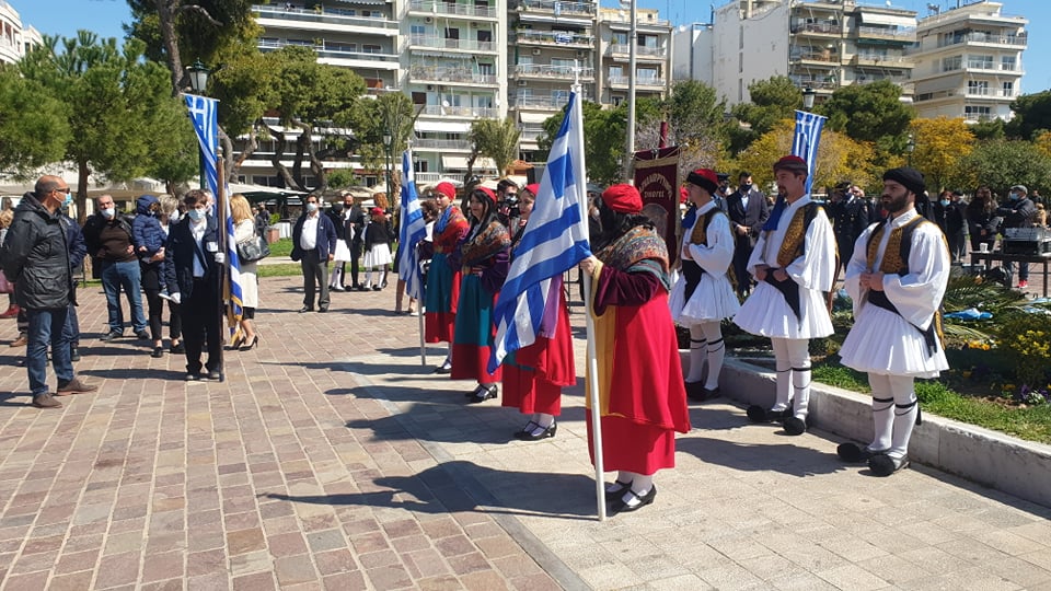 ΔΕΙΤΕ ΠΟΛΛΕΣ ΦΩΤΟ: Η Πάτρα τίμησε τον αγώνα του Εθνους μπροστά από τον ανδριάντα του Παλαιών Πατρών Γερμανού