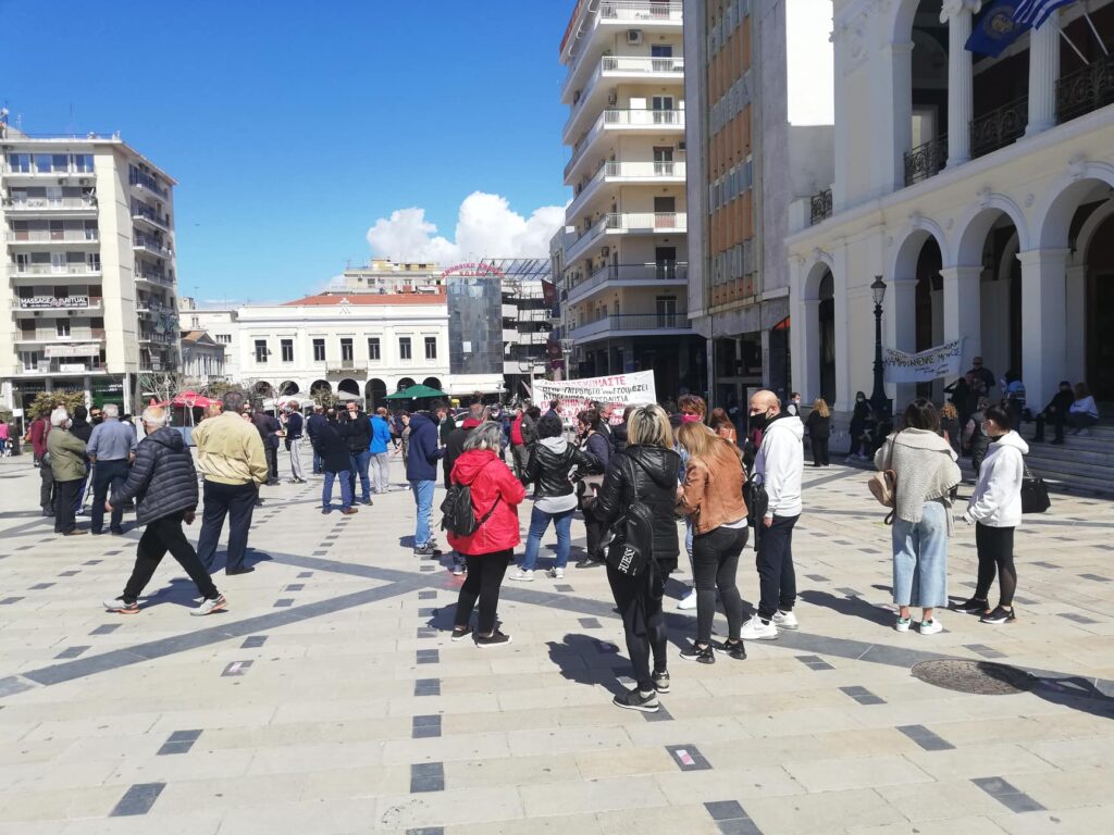 ΠΑΤΡΑ: Στο δρόμο ξενοδοχοϋπάλληλοι, μάγειρες και σερβιτόροι- ΦΩΤΟ