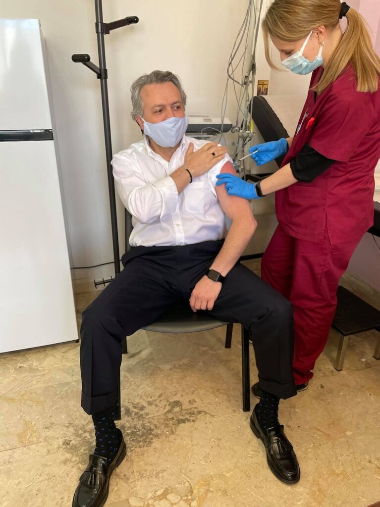 ΔΕΙΤΕ ΦΩΤΟ: Γνωστός πατρινός επιχειρηματίας εμβολιάστηκε με AstraZeneca - ΦΩΤΟ ΔΕΙΤΕ ΦΩΤΟ: Γνωστός πατρινός επιχειρηματίας εμβολιάστηκε με AstraZeneca - ΦΩΤΟ