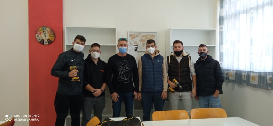 ΕΠΑΛ Κάτω Αχαΐας: Αυτή την βιβλιοθήκη την έφτιαξαν οι μαθητές! ΦΩΤΟ ΕΠΑΛ Κάτω Αχαΐας: Αυτή την βιβλιοθήκη την έφτιαξαν οι μαθητές! ΦΩΤΟ