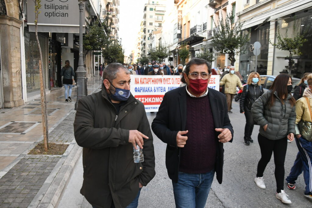 ΠΑΤΡΑ: Ο Δήμαρχος Κώστας Πελετίδης στην πορεία για την υγεία