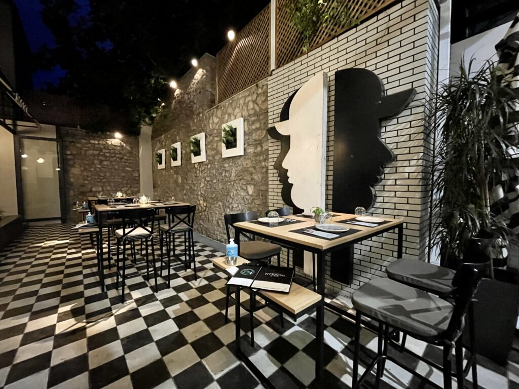 ΔΕΙΤΕ ΦΩΤΟ: "Μεταμορφώθηκε" εστιατόριο στο κέντρο της Πάτρας