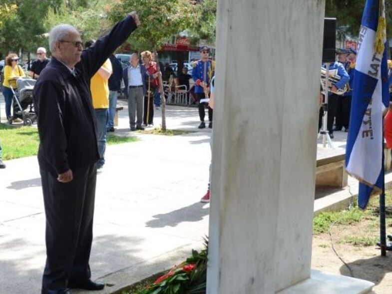 ΠΑΤΡΑ: "Εφυγε" ο Τάσος Κολοβός - ΦΩΤΟ - Το "αντίο" του Δημάρχου