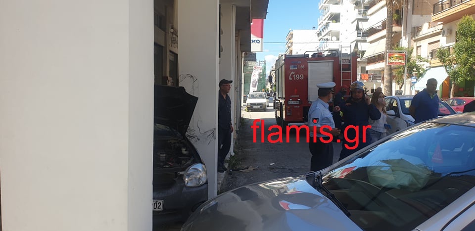 ΣΟΚΑΡΙΣΤΙΚΟ ΤΡΟΧΑΙΟ ΣΤΗΝ ΟΔΟ ΚΟΡΙΝΘΟΥ: Τραυματίστηκαν 4χρονο παιδί και η γιαγιά του - Έκανε σβούρες το αυτοκίνητο - ΦΩΤΟ