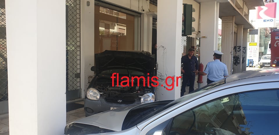 ΣΟΚΑΡΙΣΤΙΚΟ ΤΡΟΧΑΙΟ ΣΤΗΝ ΟΔΟ ΚΟΡΙΝΘΟΥ: Τραυματίστηκαν 4χρονο παιδί και η γιαγιά του - Έκανε σβούρες το αυτοκίνητο - ΦΩΤΟ