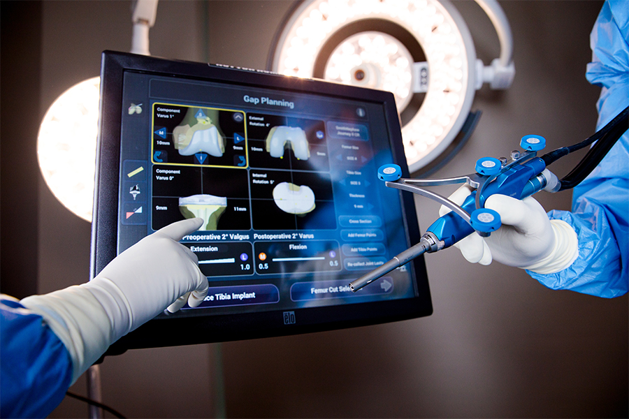 Ο πόνος στο γόνατο αντιμετωπίζεται στη Γενική Κλινική ΟΛΥΜΠΙΟΝ με το νέο χειρουργικό σύστημα ρομποτικής τεχνολογίας Smith and Nephew NAVIO system
