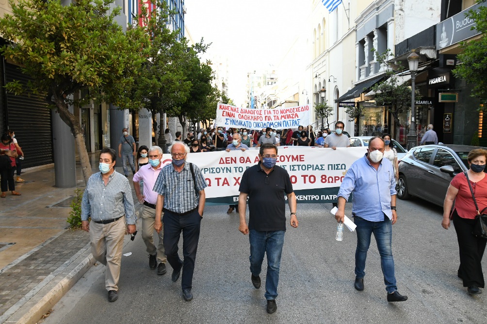 ΠΑΤΡΑ - ΦΩΤΟ: Στο συλλαλητήριο και ο Κώστας Πελετίδης