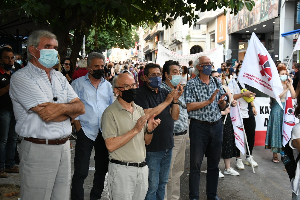 ΠΑΤΡΑ - ΦΩΤΟ: Στο συλλαλητήριο και ο Κώστας Πελετίδης