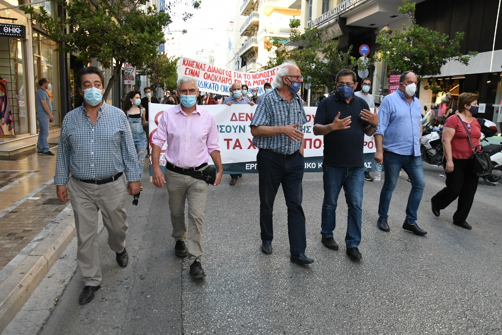 ΠΑΤΡΑ - ΦΩΤΟ: Στο συλλαλητήριο και ο Κώστας Πελετίδης