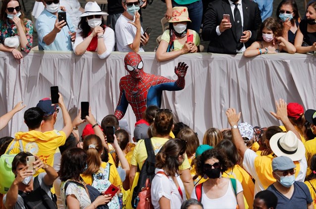Όταν ο Spiderman συνάντησε τον Πάπα Όταν ο Spiderman συνάντησε τον Πάπα