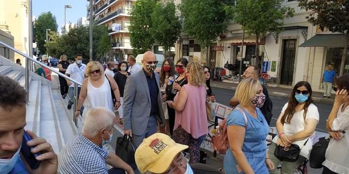ΠΑΤΡΑ: Ένταση έξω από τα δικαστήρια με τους συμβασιούχους του δήμου - φωτο