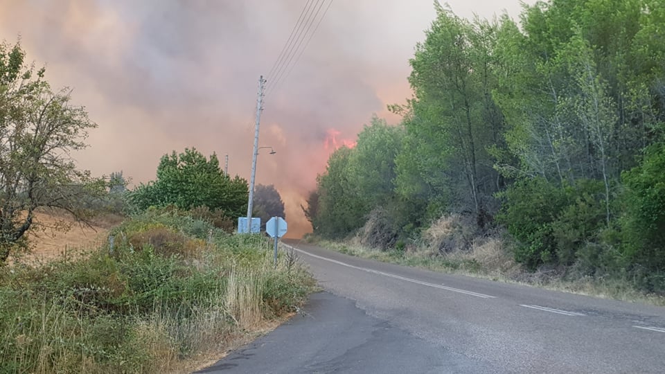 Μάχη όλη τη νύχτα με τις φλόγες - "Κόλαση" κοντά στον Λάλα - Δεύτερο μέτωπο στην Βαρβάσαινα - ΦΩΤΟ και ΒΙΝΤΕΟ