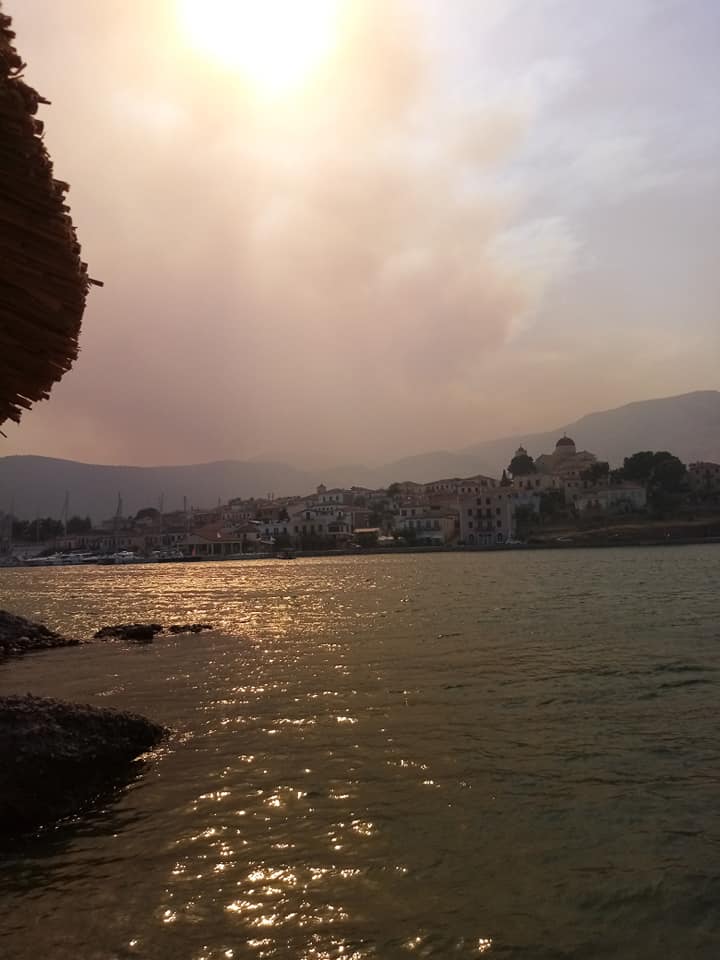 ΝΥΧΤΑ ΕΦΙΑΛΤΗΣ ΣΤΗ ΜΙΣΗ ΕΛΛΑΔΑ! Ανεξέλεγκτη η φωτιά στην Δωρίδα - Εκαψε σπίτια στην Τολοφώνα τη νύχτα -Καλύτερη η κατάσταση στην Ηλεία - ΦΩΤΟ ΝΥΧΤΑ ΕΦΙΑΛΤΗΣ ΣΤΗ ΜΙΣΗ ΕΛΛΑΔΑ! Ανεξέλεγκτη η φωτιά στην Δωρίδα - Εκαψε σπίτια στην Τολοφώνα τη νύχτα -Καλύτερη η κατάσταση στην Ηλεία - ΦΩΤΟ