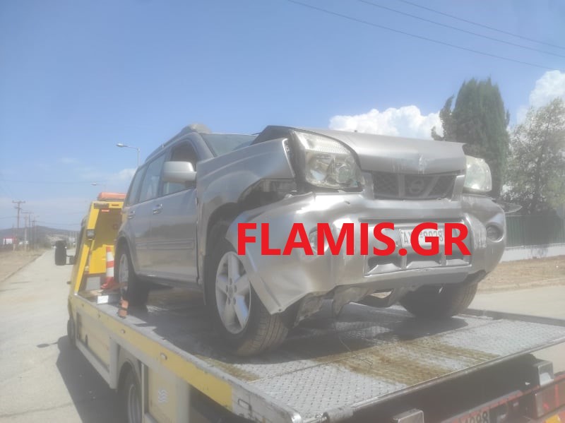 ΔΕΙΤΕ ΦΩΤΟ: SUV "καρφώθηκε" σε μάντρα εργοστασίου στην ΒΙΠΕ Πατρών - Δύο τραυματίες