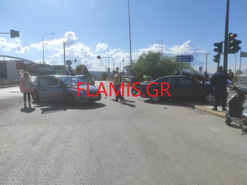 ΠΑΤΡΑ: Σφοδρή σύγκρουση αυτοκινήτων με δύο τραυματίες στην οδό Ακρωτηρίου - ΦΩΤΟ