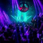 Σοκ: Τσιμπάνε με βελόνα γυναίκες σε clubs, τις υπνωτίζουν και τις βιάζουν