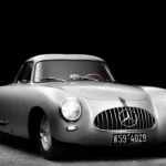 Η παλαιότερη Mercedes-Benz SL300 λάμπει σαν καινούργια
