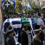 «Αθάνατη» - Όλη η Ελλάδα αποχαιρέτησε με χειροκροτήματα τη Φώφη Γεννηματά