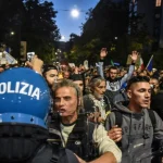 Ιταλία: Συγκρούσεις με την αστυνομία σε πορεία αντιεμβολιαστών στο Μιλάνο