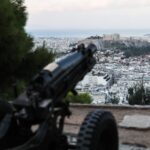 28η Οκτωβρίου: Μπλόκαρε το κανόνι σε ζωντανή μετάδοση στον Λυκαβηττό