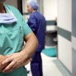Καταγγελία: Νοσηλευτές κάνουν βάρδιες και προσφέρουν υπηρεσίες με 176 ευρώ το μήνα