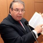 Meta: Tι σημαίνει το νέο όνομα του Facebook – Ο Γιώργος Μπαμπινιώτης εξηγεί