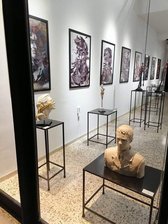 ΔΕΙΤΕ ΦΩΤΟ: Εγκαινιάστηκε η έκθεση γλυπτικής και ζωγραφικής στον χώρο τέχνης "Τέτα"
