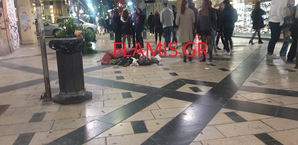 ΠΑΤΡΑ: Την ώρα της διασκέδασης.... ο άστεγος είχε ξαπλώσει στην Γεροκωστοπούλου