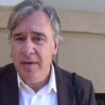 ΠΑΤΡΑ - ΣΥΓΚΛΟΝΙΖΕΙ Ο ΓΙΑΤΡΟΣ: Ο Κωνσταντίνος "ταξιδεύει" και έγινε σύμβολο!
