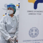 Εμβολιασμός: «Χειρουργική» επιχείρηση πειθούς σε εργαζομένους και από τον Χαράλαμπο Γώγο
