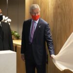 Ο ισχυρότερος τραπεζίτης του κόσμου αποκαλύπτεται: Ο Έλληνας παππούς του και το μυστικό χαρτάκι που κουβαλά πάντα