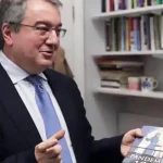 Ηλίας Μόσιαλος: Τα δύσκολα μπροστά μας -Αμεσα ήπια μέτρα, έσχατο μέτρο τα lockdown
