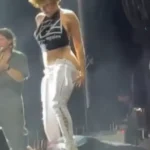 Χαμός με την τραγουδίστρια Sophia Urista που... ούρησε πάνω σε άνδρα φαν στη σκηνή (Βίντεο)