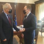 Συνάντηση του Δημάρχου Καλαβρύτων με τον Υπουργό Στέλιο Πέτσα