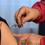 Κορωνοϊός – Εμβόλια: Οι παρενέργειες της τρίτης δόσης
